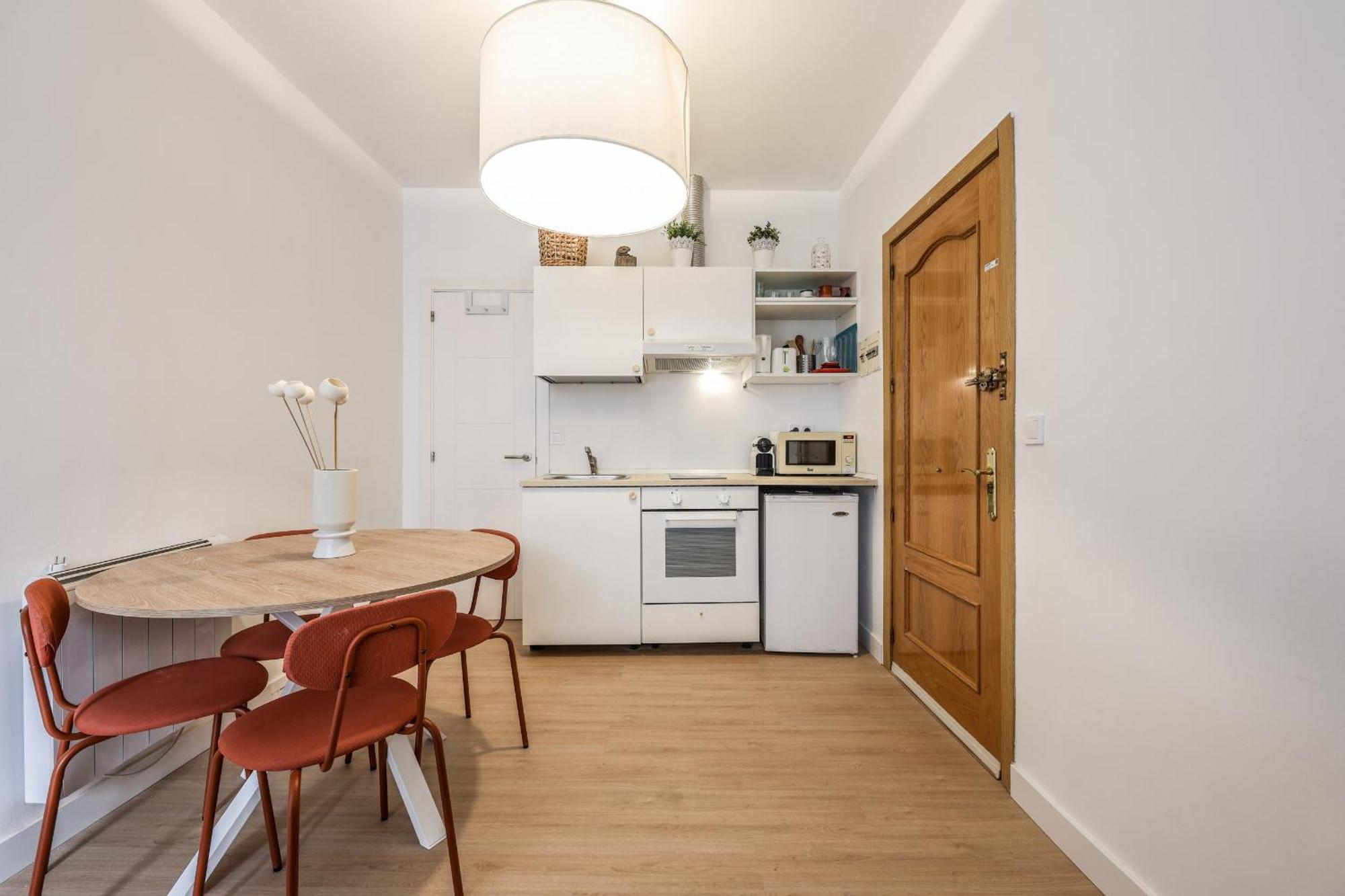 Pequeno Apartamento Reformado En Tirso De Molina Alquiler Temporal มาดริด ภายนอก รูปภาพ